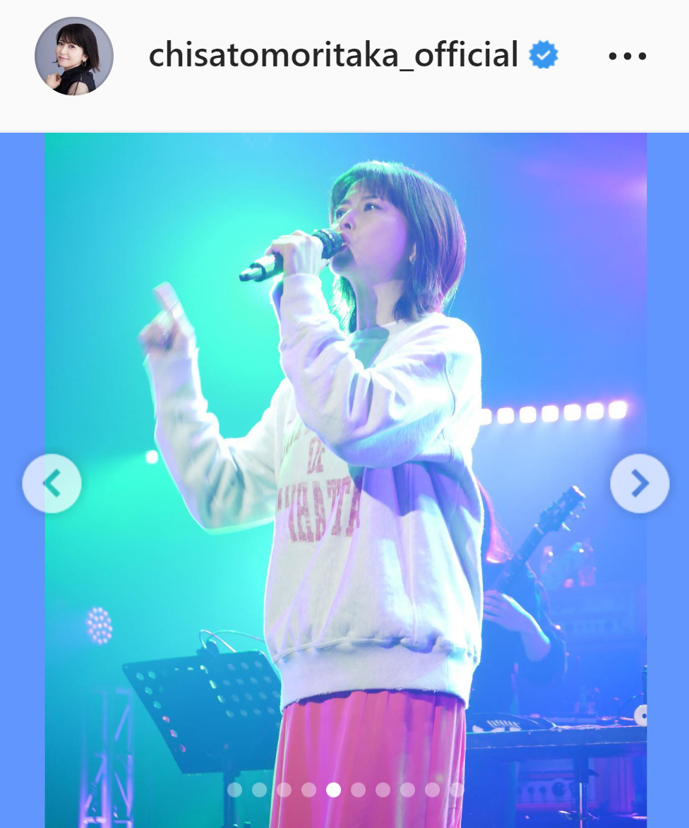 ライブで歌う森高千里（森高千里のインスタグラムより）