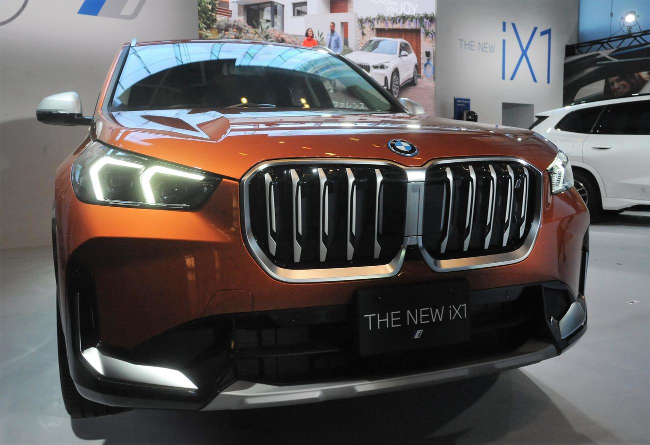 「新型BMW X1」製品発表会で披露されたBMW iX1（撮影・高橋洋平）