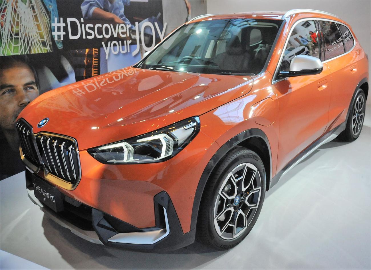 「新型BMW X1」製品発表会で披露されたBMW iX1（撮影・高橋洋平）