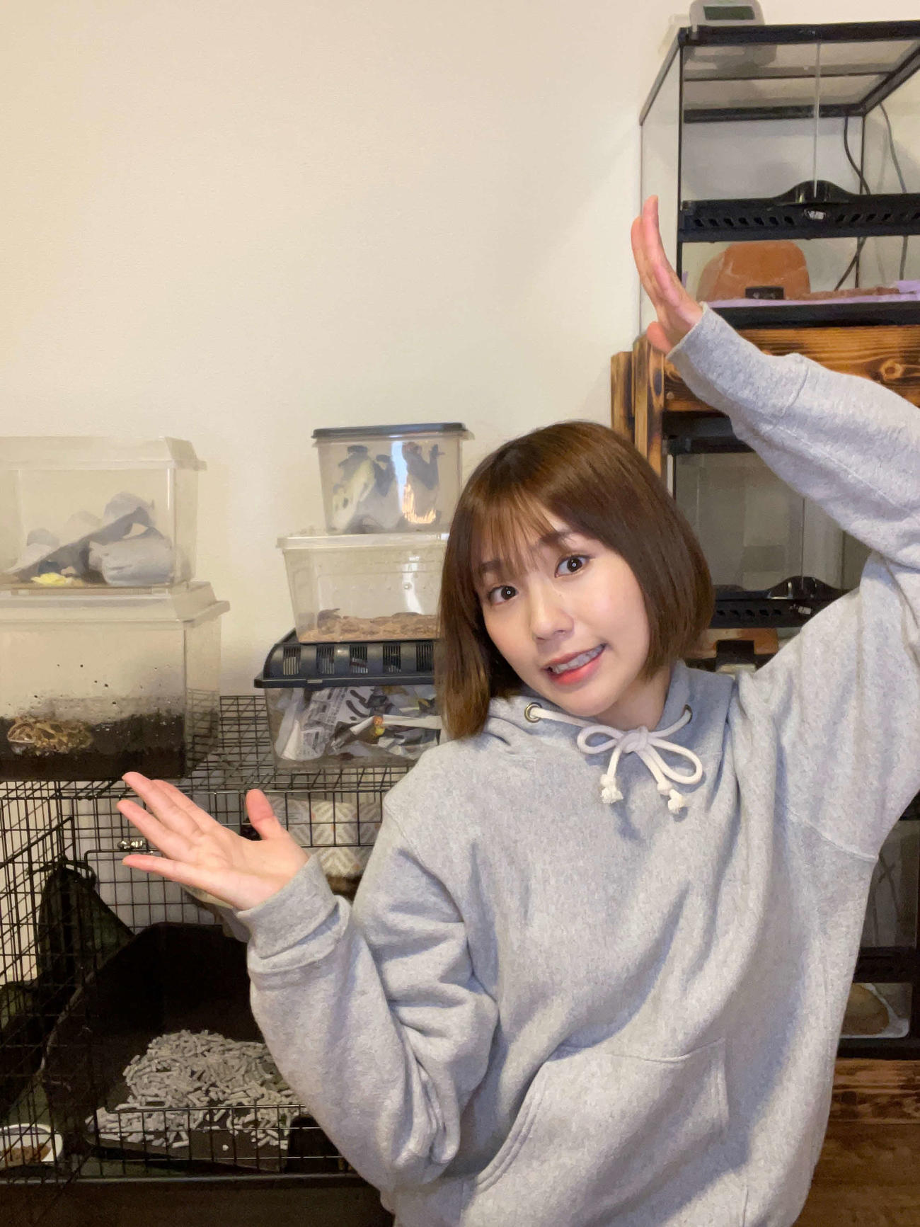 自宅には生き物ごとに分けたゲージが並ぶ