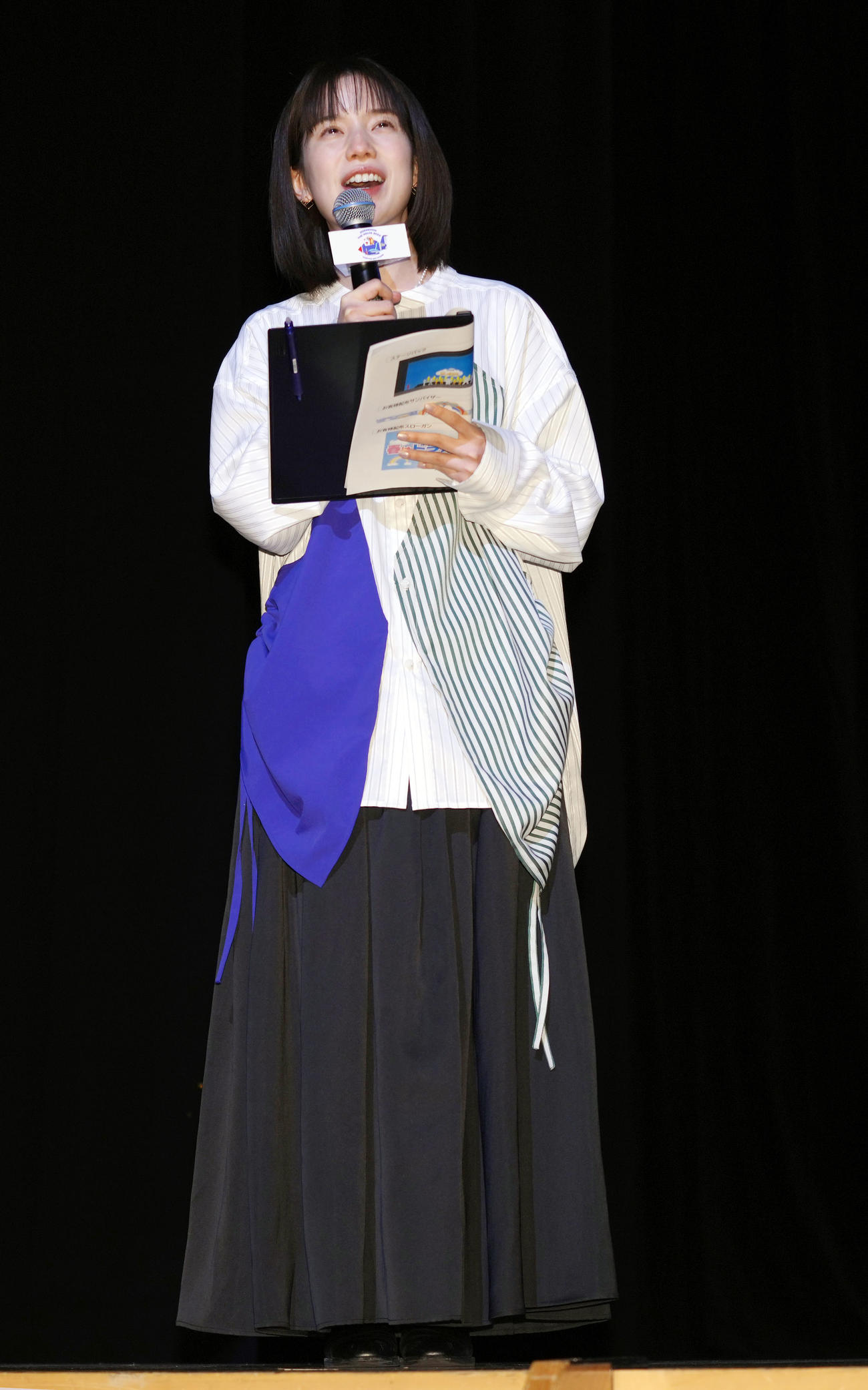 「映画ドラえもん　のび太と空の理想郷（ユートピア）」の完成披露試写会で司会進行を務めたテレビ朝日の弘中綾香アナウンサー（撮影・狩俣裕三）