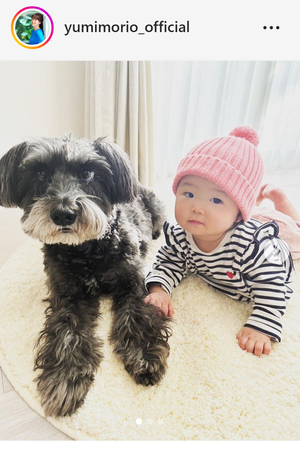 森尾由美の孫の香澄ちゃんと愛犬オレオのツーショット（インスタグラムより）