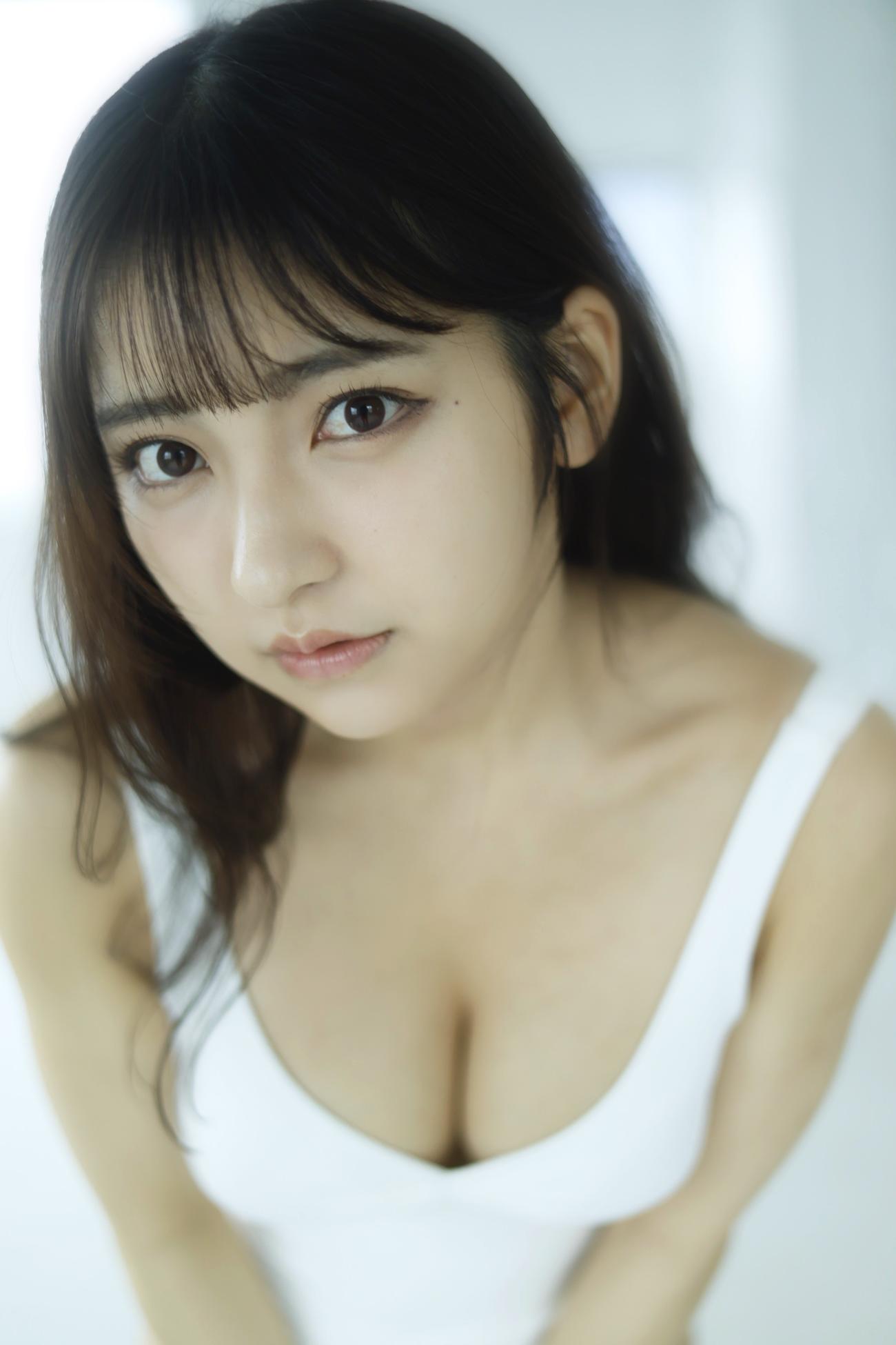 ♯2i2で「週刊ヤングジャンプ」のグラビアジャックを行い表紙を飾った十味（C）藤本和典／集英社