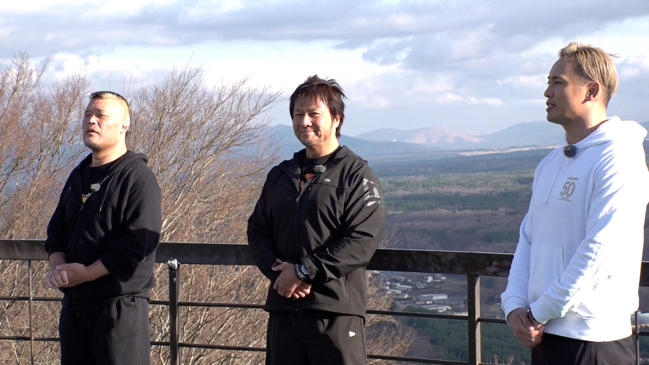 フジテレビ「THEスピリット～闘魂レスラー発掘プロジェクト～」に出演する、左から天山広吉、小島聡、オカダ・カズチカ（C）フジテレビ