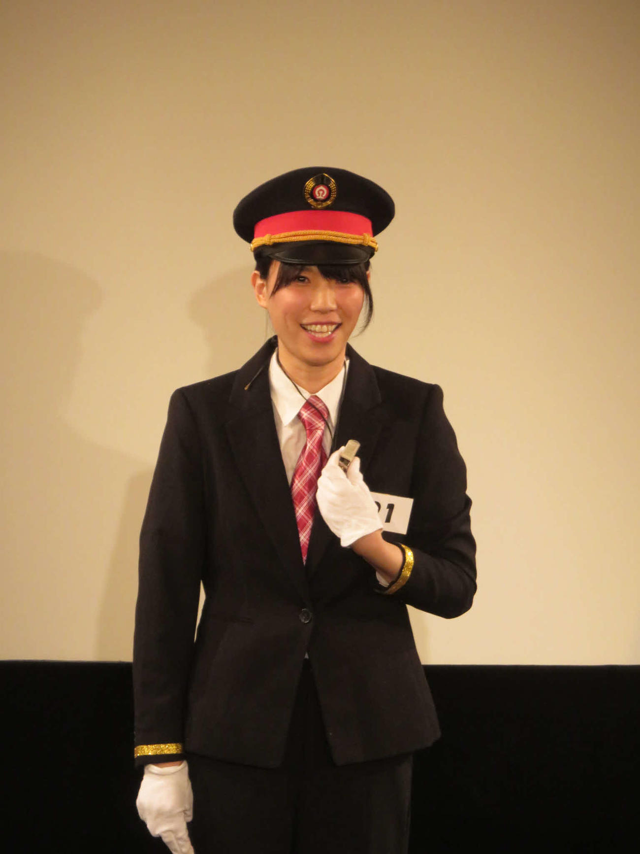 「Beー1グランプリ」で決勝ファイナルラウンドでかわいすぎる駅員ネタをやる紺野ぶるま