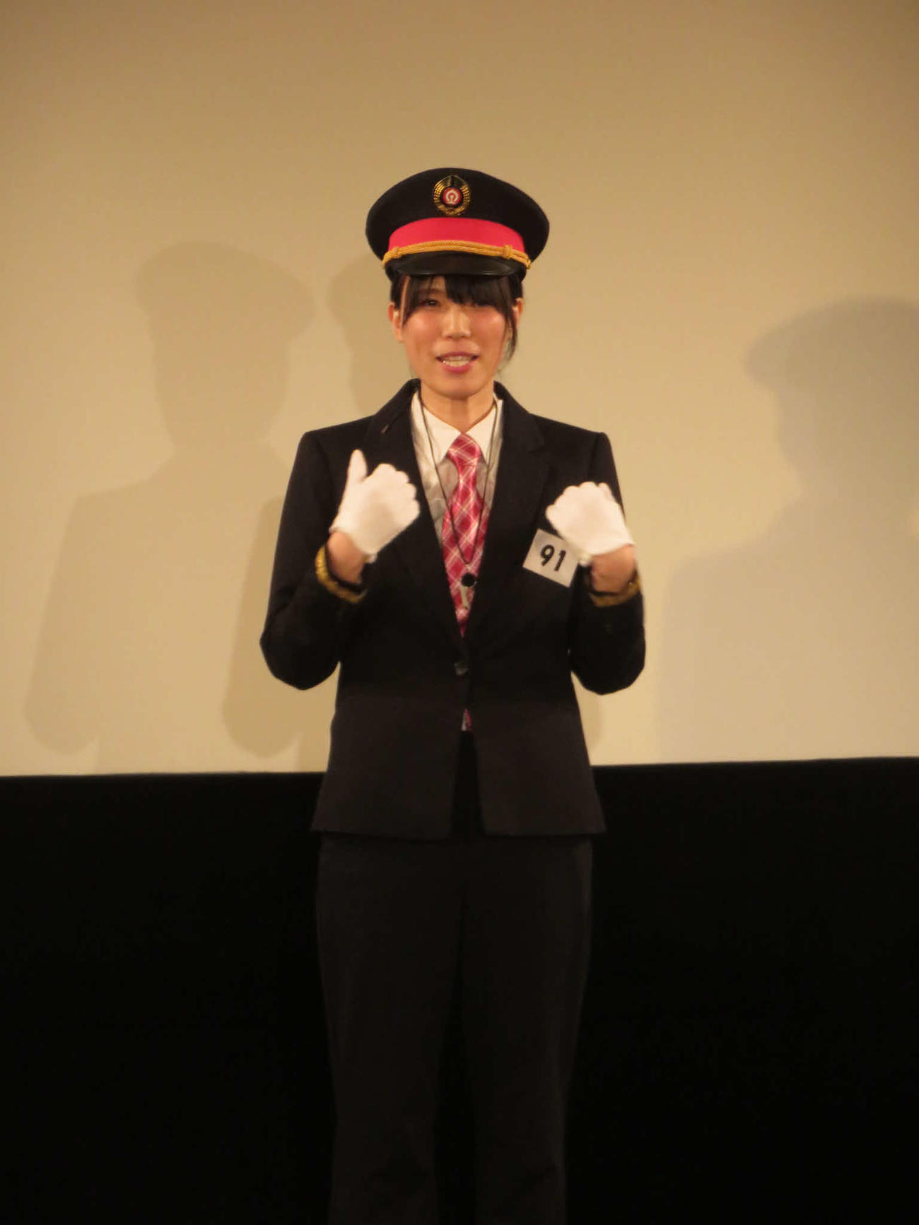 「Beー1グランプリ」で決勝ファイナルラウンドでかわいすぎる駅員ネタをやる紺野ぶるま