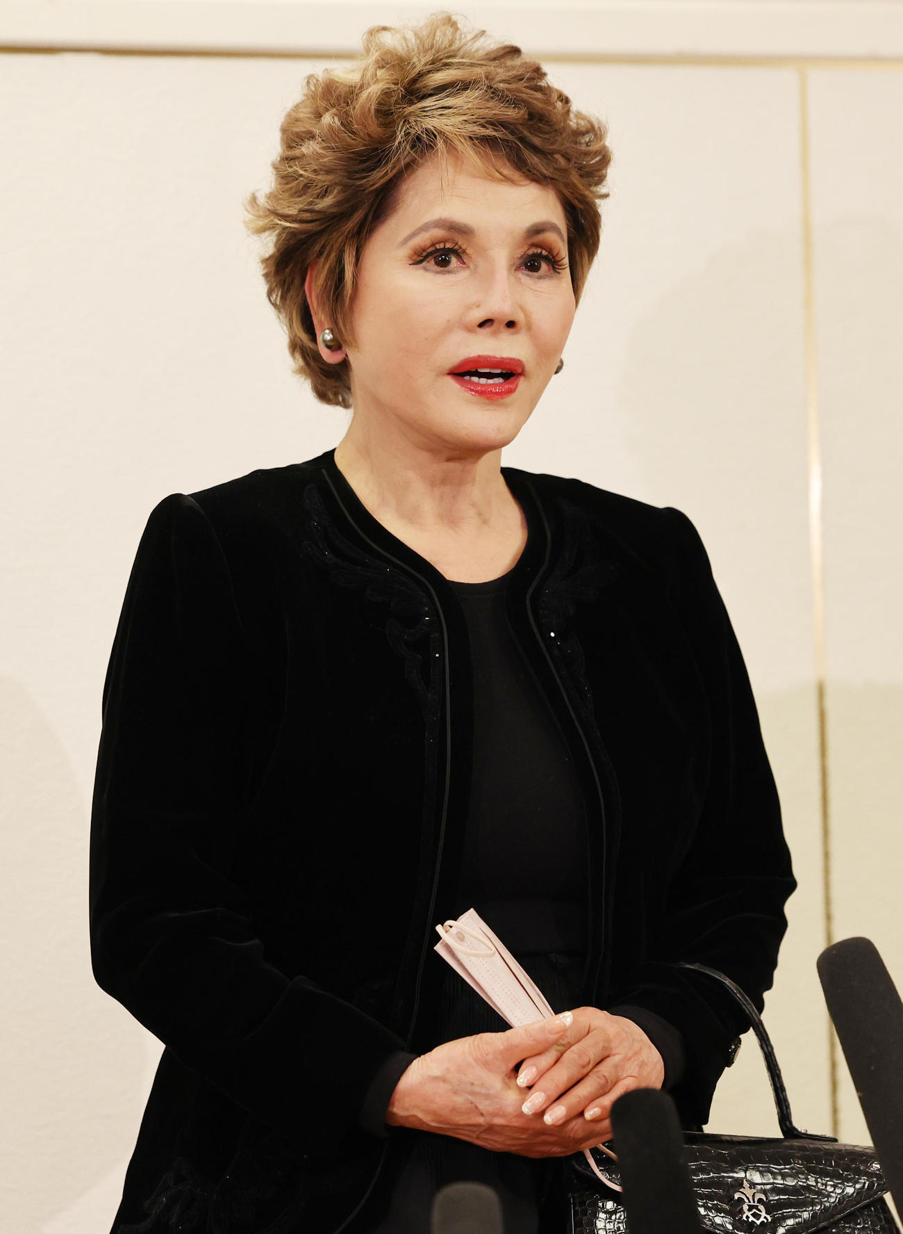 「西郷輝彦さんを偲ぶ会」に出席し思い出を語るデヴィ夫人（撮影・野上伸悟）