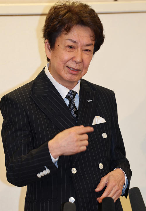「西郷輝彦さんを偲ぶ会」に出席し思い出を語る三田明（撮影・野上伸悟）