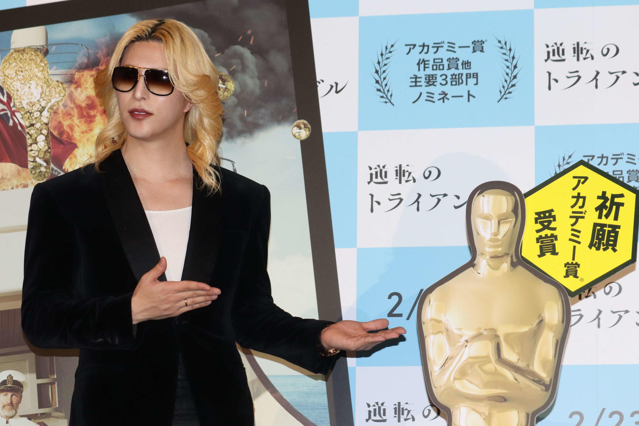 映画「逆転のトライアングル」公開直前イベントに登壇したローランド（撮影・加藤理沙）