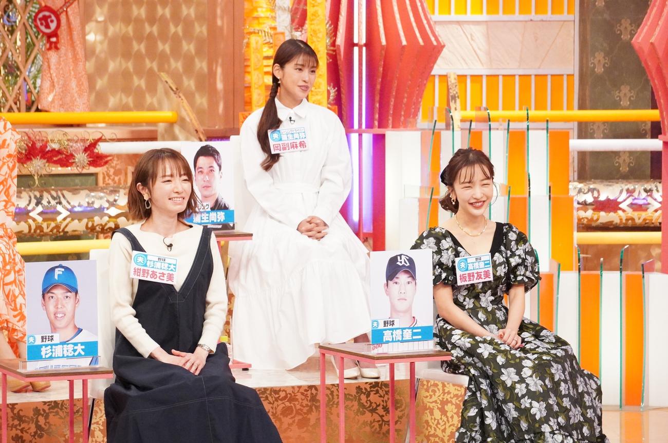 「ホンマでっか！？TV」に出演した、左から紺野あさ美、岡副麻希、板野友美（C）フジテレビ