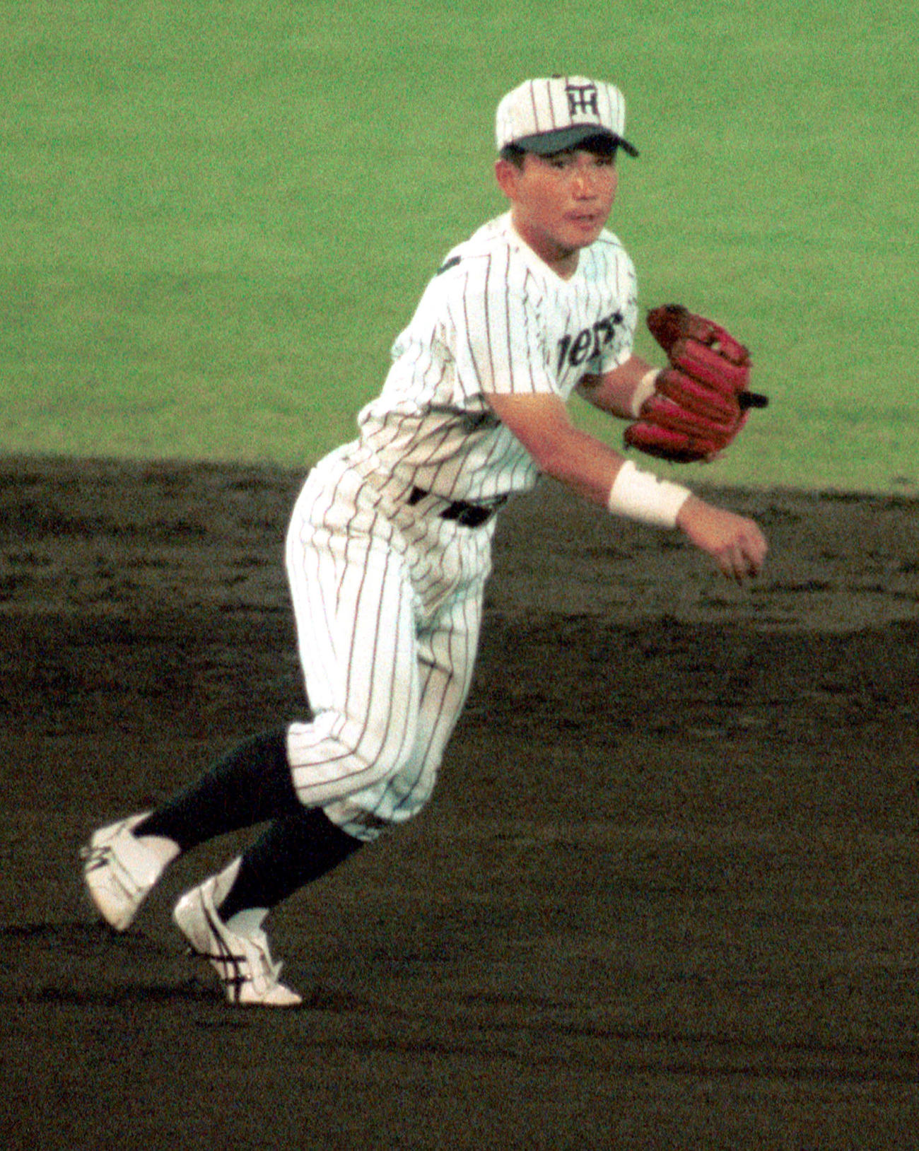 92年7月28日　阪神対巨人　軽快なフィールディングをみせる久慈照嘉（阪神）