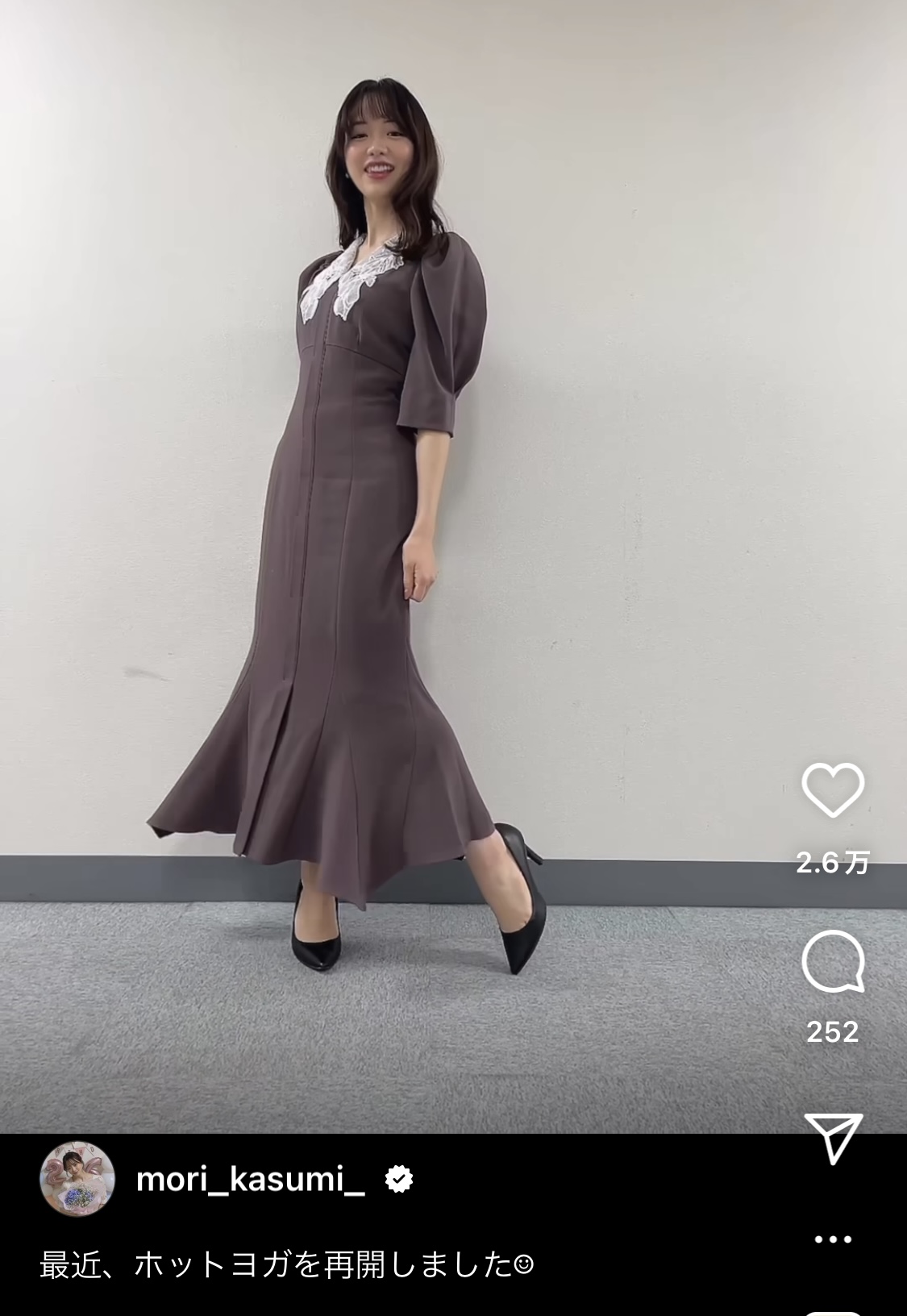 ワンピース姿で回ってポーズを決めるテレビ東京・森香澄アナ（森香澄アナのインスタグラムより）