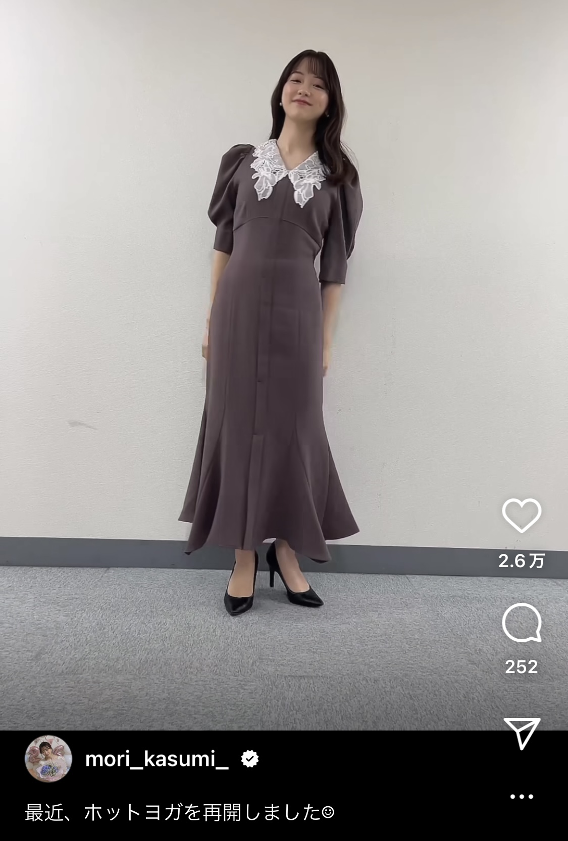 ワンピース姿で回ってポーズを決めるテレビ東京・森香澄アナ（森香澄アナのインスタグラムより）