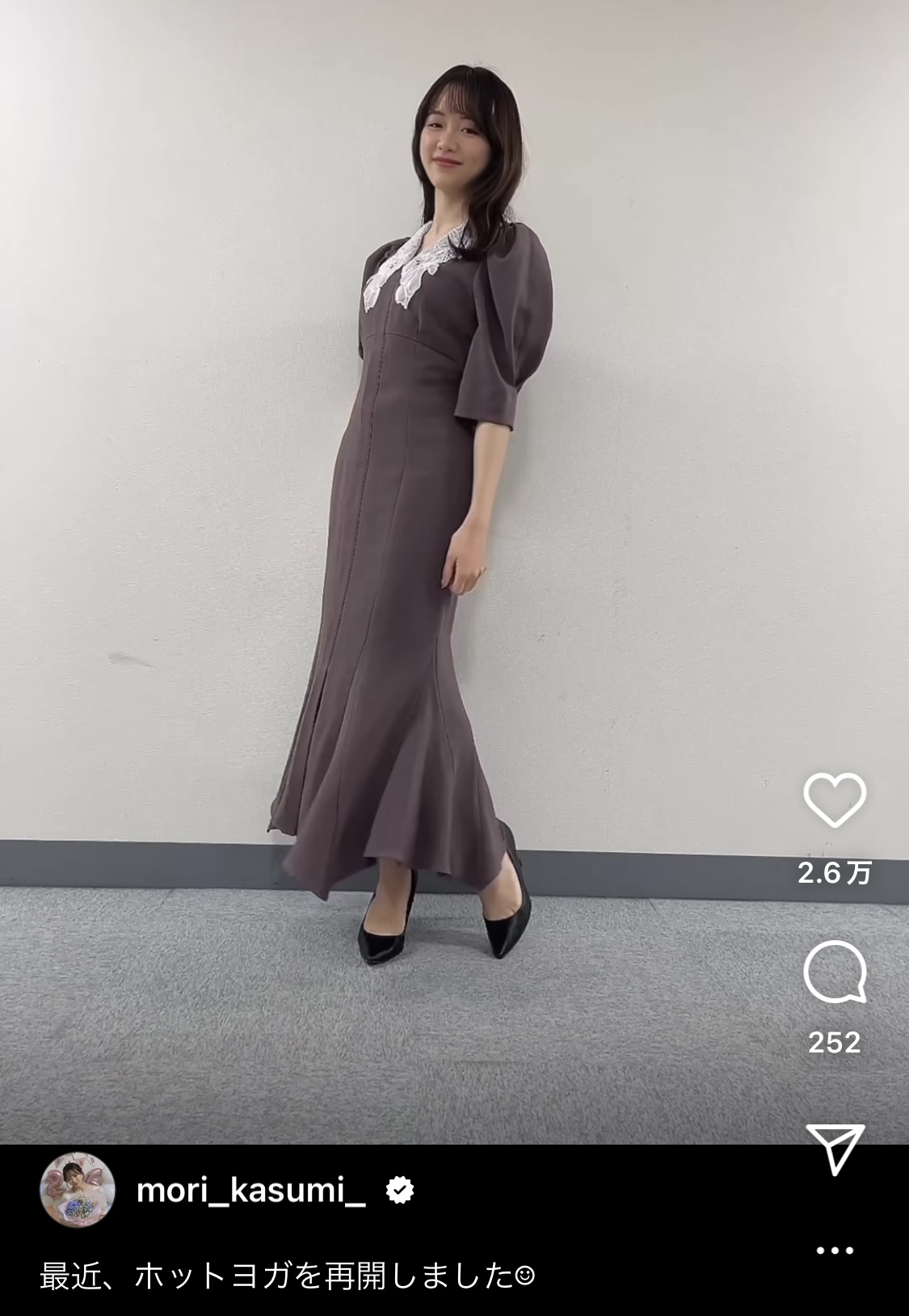 ワンピース姿で回ってポーズを決めるテレビ東京・森香澄アナ（森香澄アナのインスタグラムより）