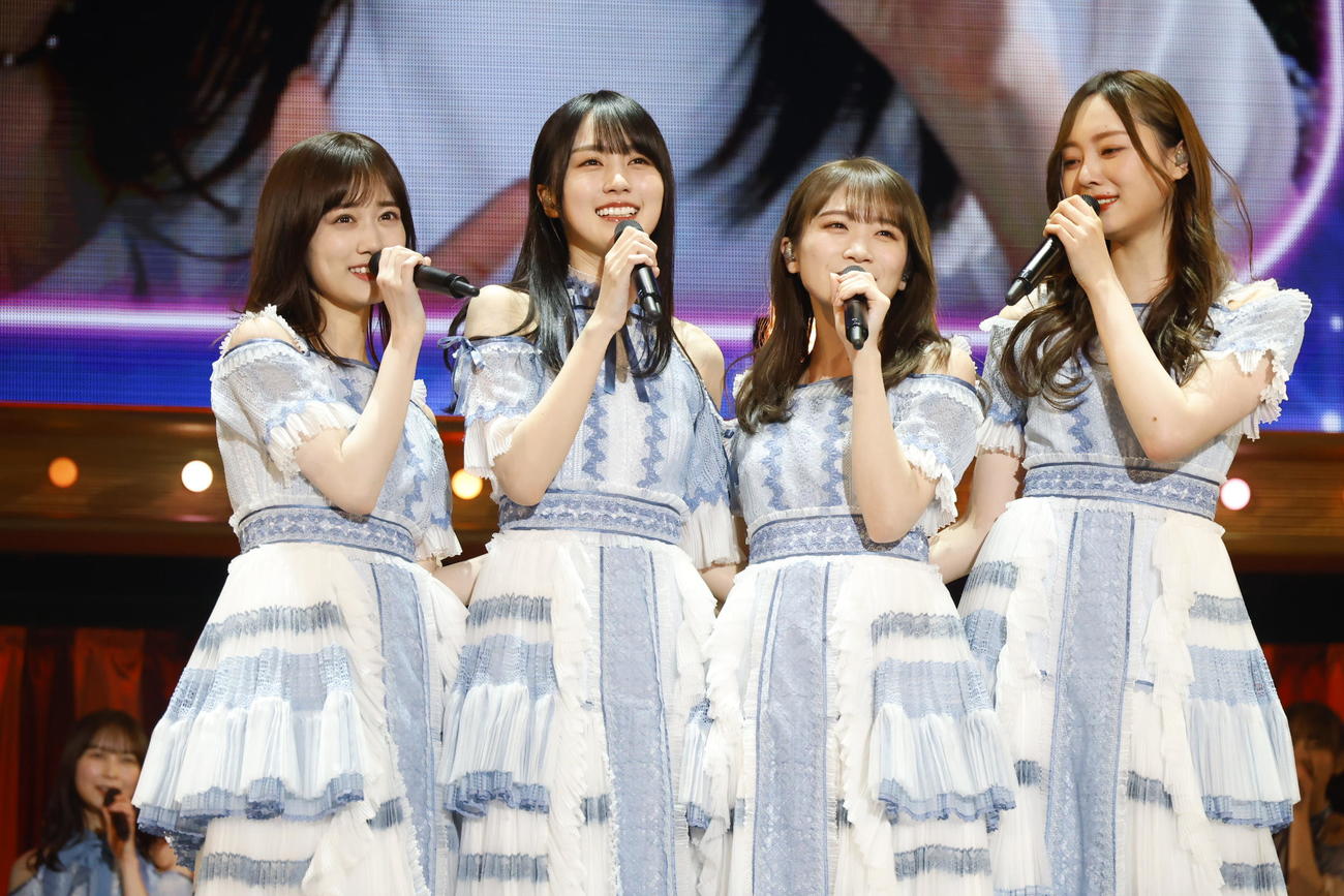 デビュー11周年記念バースデーライブを開催した乃木坂46。左から山下美月、賀喜遥香、秋元真夏、梅澤美波