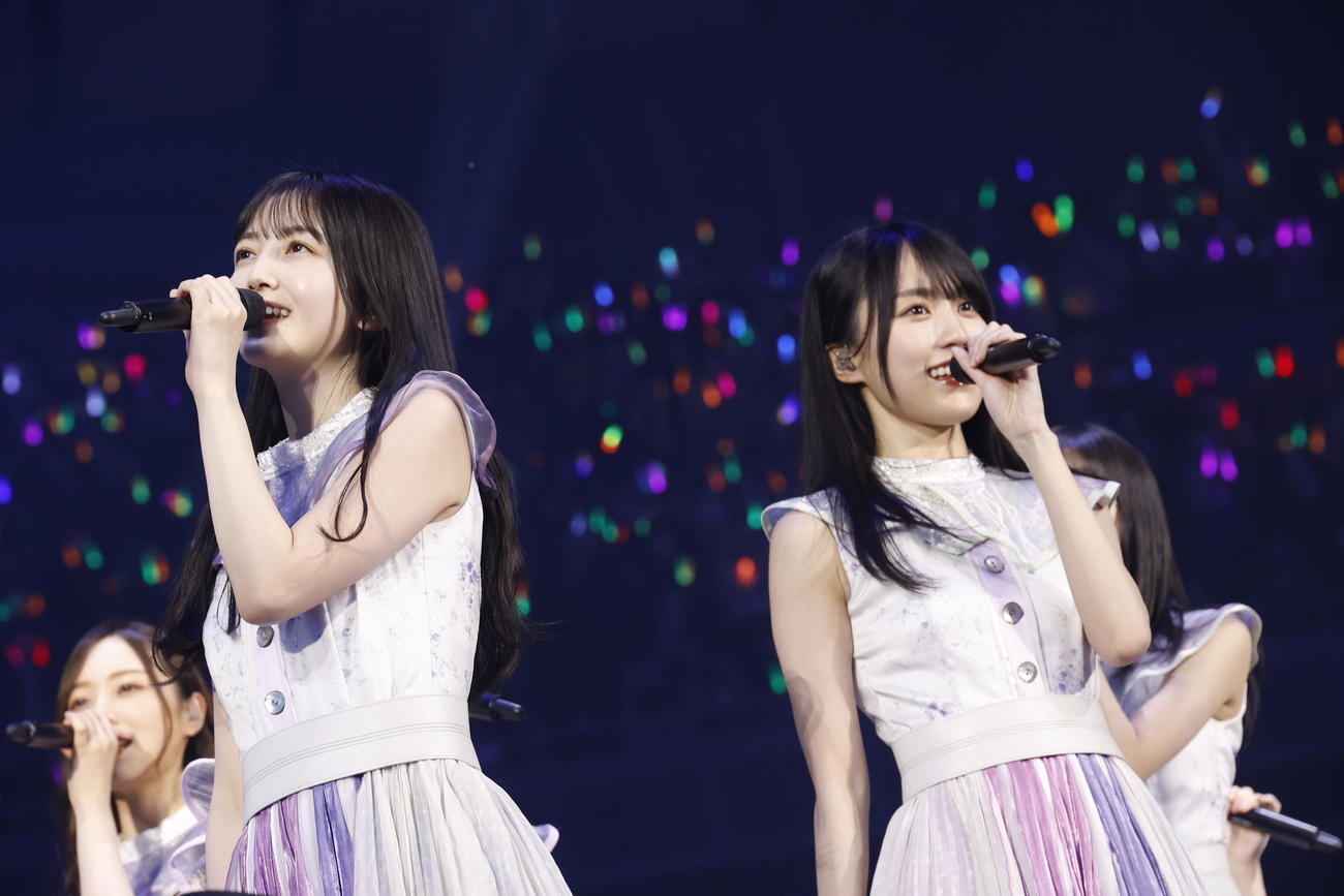 デビュー11周年記念バースデーライブを開催した乃木坂46。久保史緒里（左）と賀喜遥香