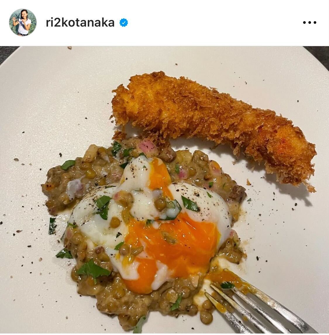 オマール海老フライとレンズ豆のタルタルソース（田中律子のインスタグラムより）