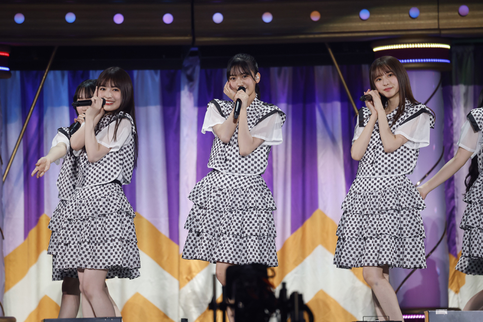 初の単独ライブを開催した乃木坂46の5期生。左から小川彩、奥田いろは、菅原咲月