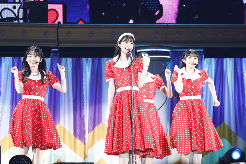初の単独ライブを開催した乃木坂46の5期生。左から一ノ瀬美空、五百城茉央、川崎桜