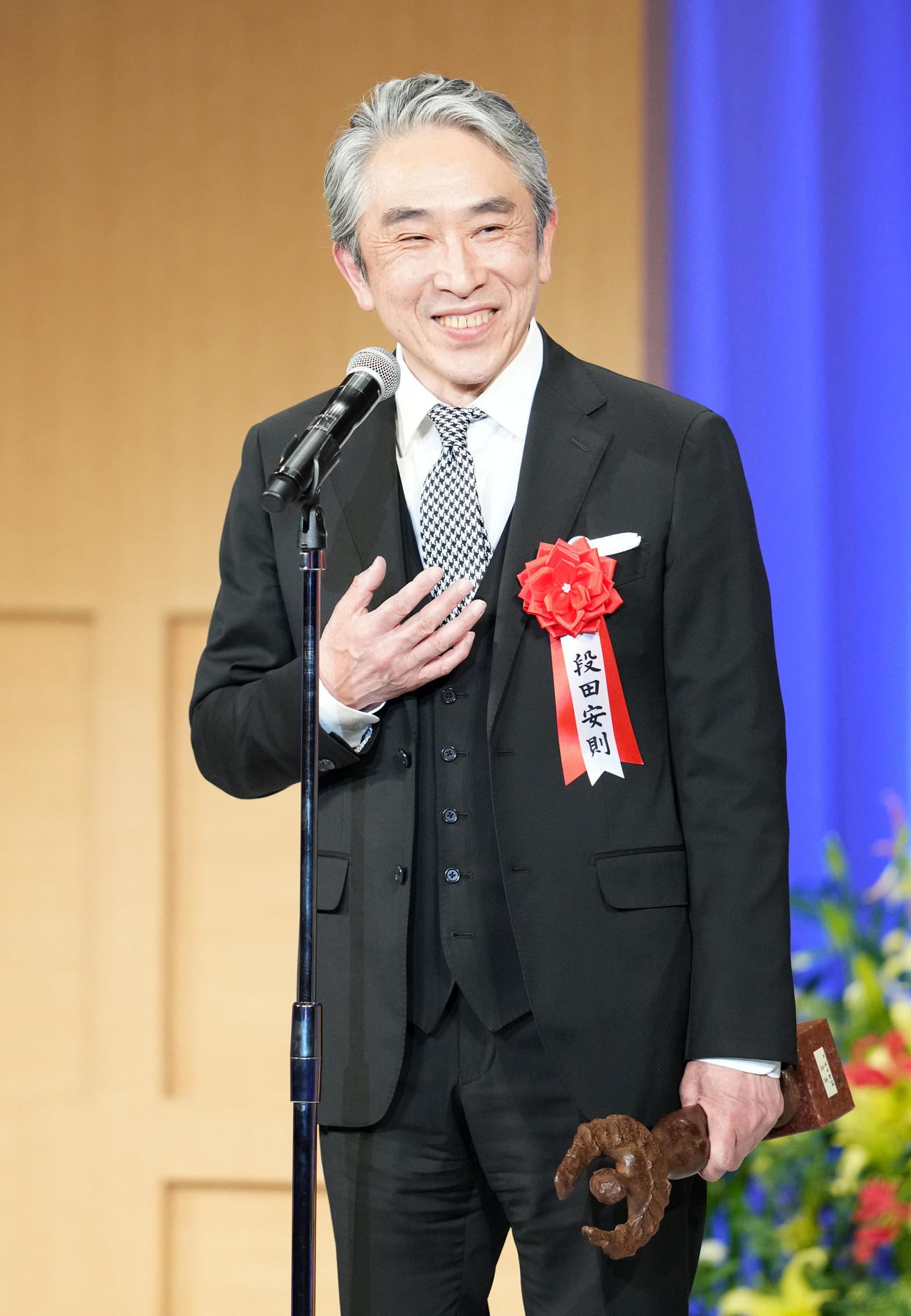 第30回読売演劇大賞で最優秀男優賞を受賞した喜びを語る段田安則（撮影・横山健太）