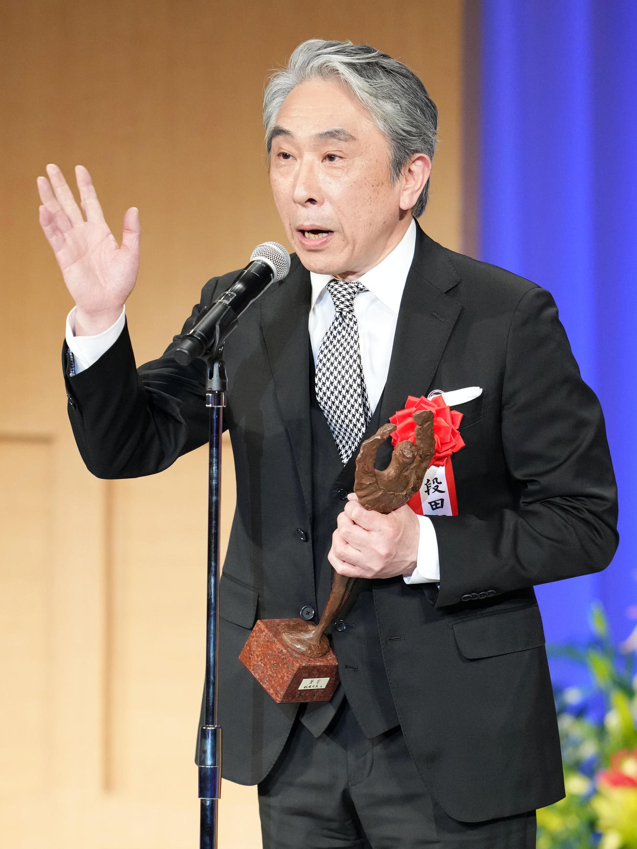 第30回読売演劇大賞で最優秀男優賞を受賞した喜びを語る段田安則（撮影・横山健太）