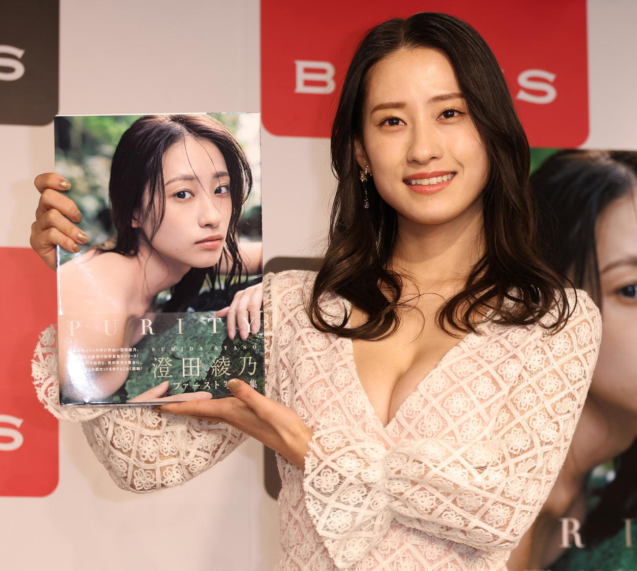 1st写真集発売記念イベントを行った澄田綾乃（撮影・中島郁夫）
