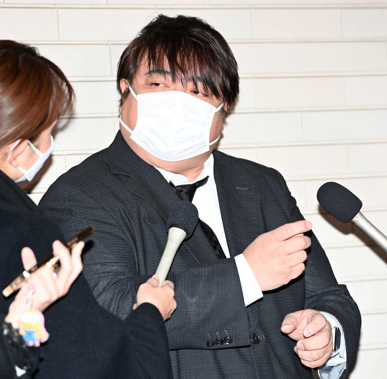 笑福亭笑瓶さんの弔問に訪れ思い出を語る彦摩呂（撮影・たえ見朱実）