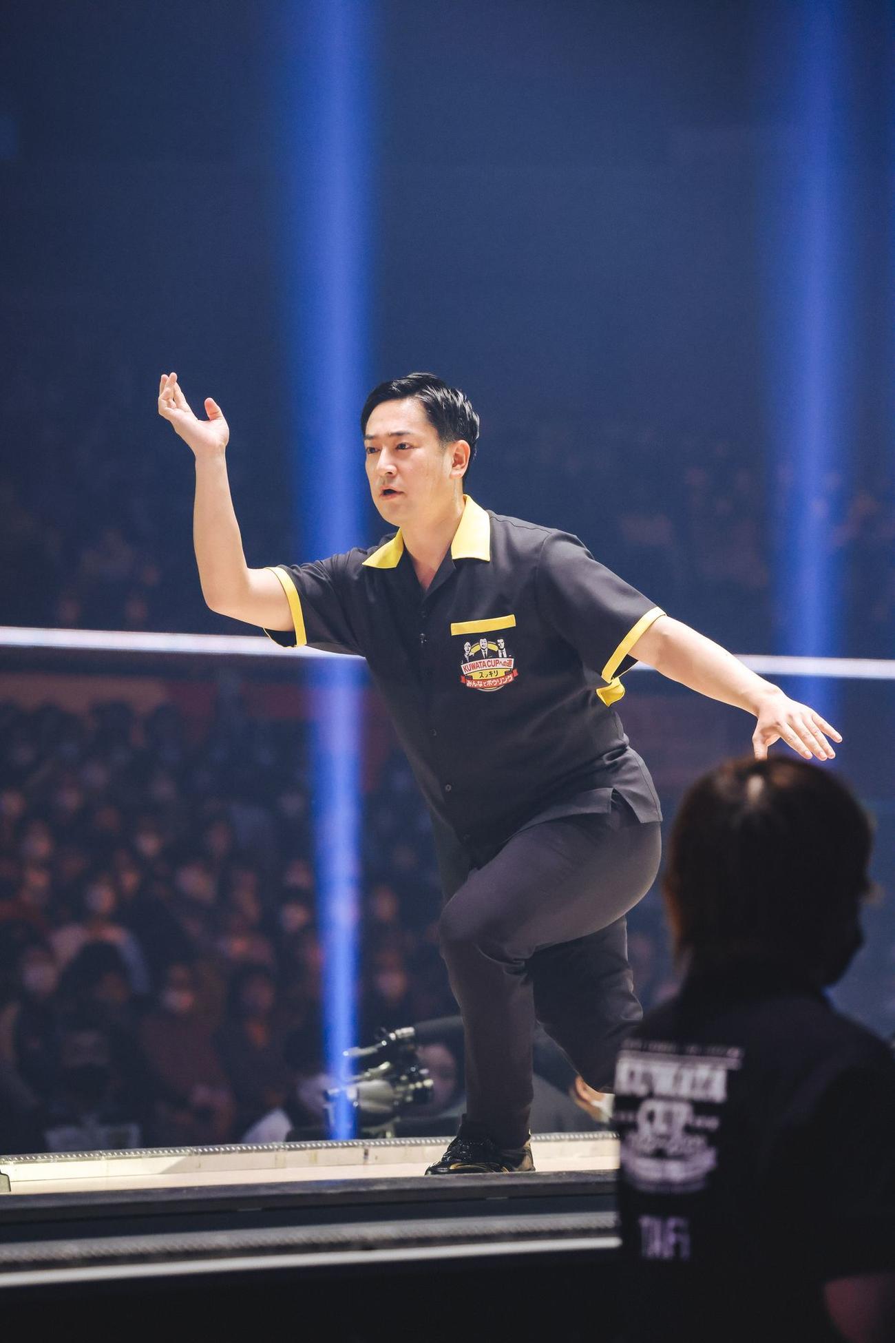 「KUWATA CUP 2022→2023　～みんなのボウリング大会～」に参加した日本テレビ辻岡義堂アナウンサー