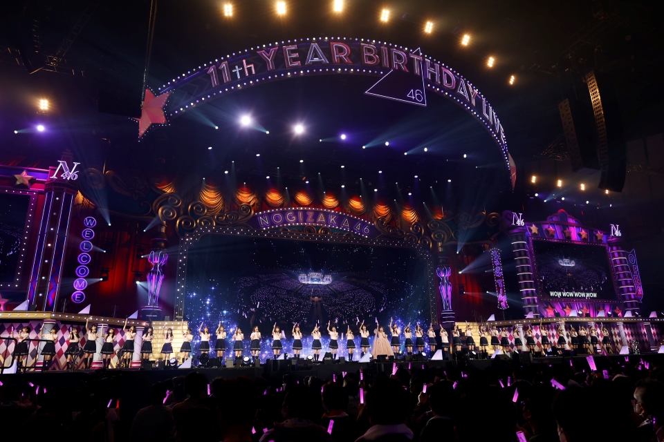「秋元真夏卒業コンサート」でパフォーマンスする乃木坂46メンバーたち