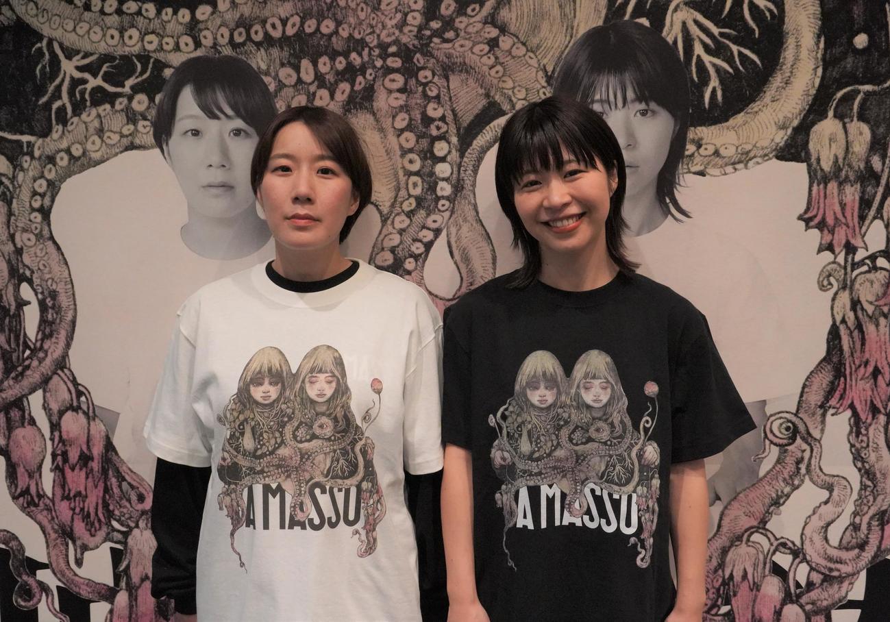 ライブ「滑稽」開催したお笑いコンビ、Aマッソの村上（左）と加納（撮影・佐藤成）