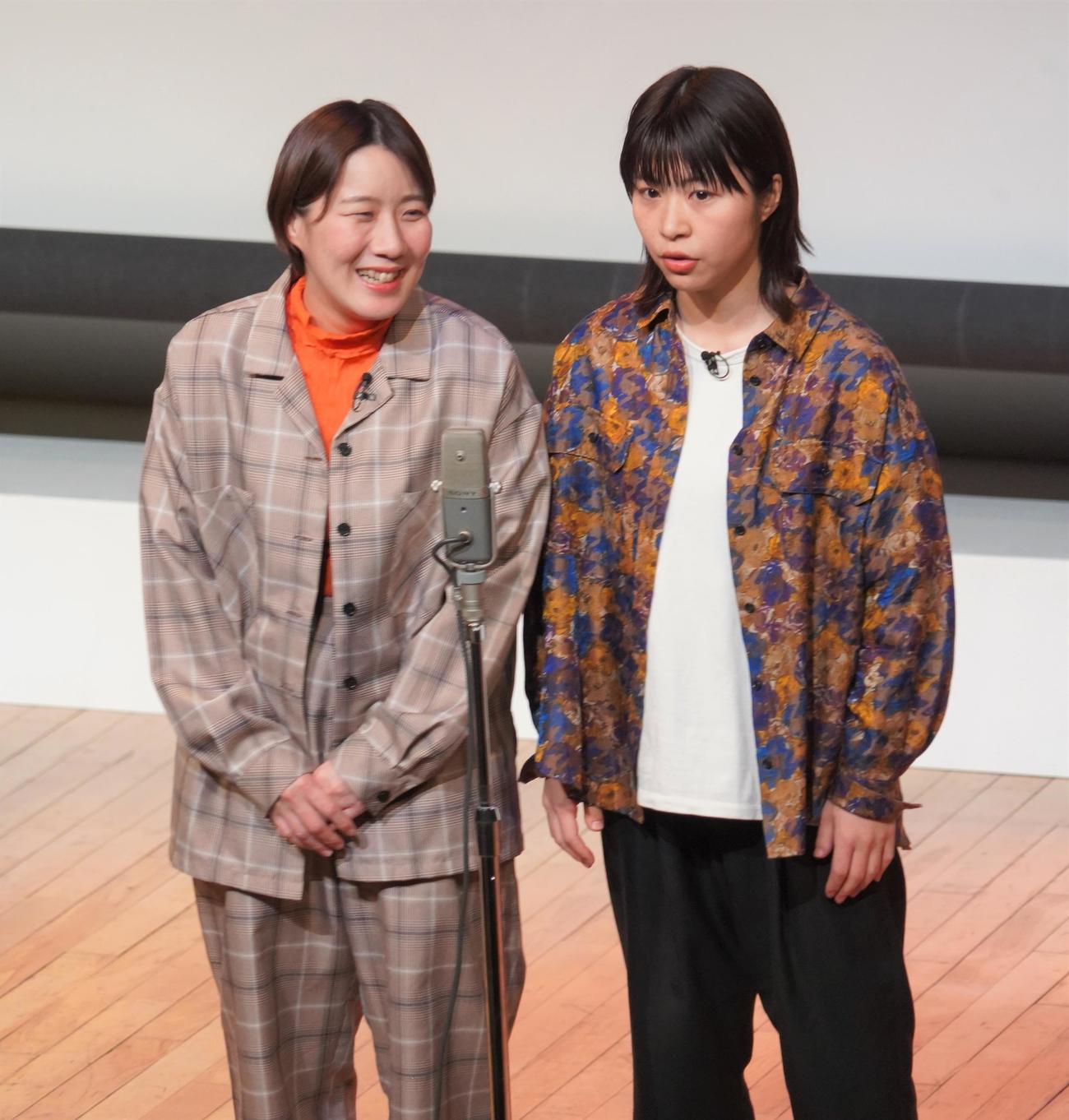 ライブ「滑稽」開催したお笑いコンビ、Aマッソの村上（左）と加納（撮影・佐藤成）