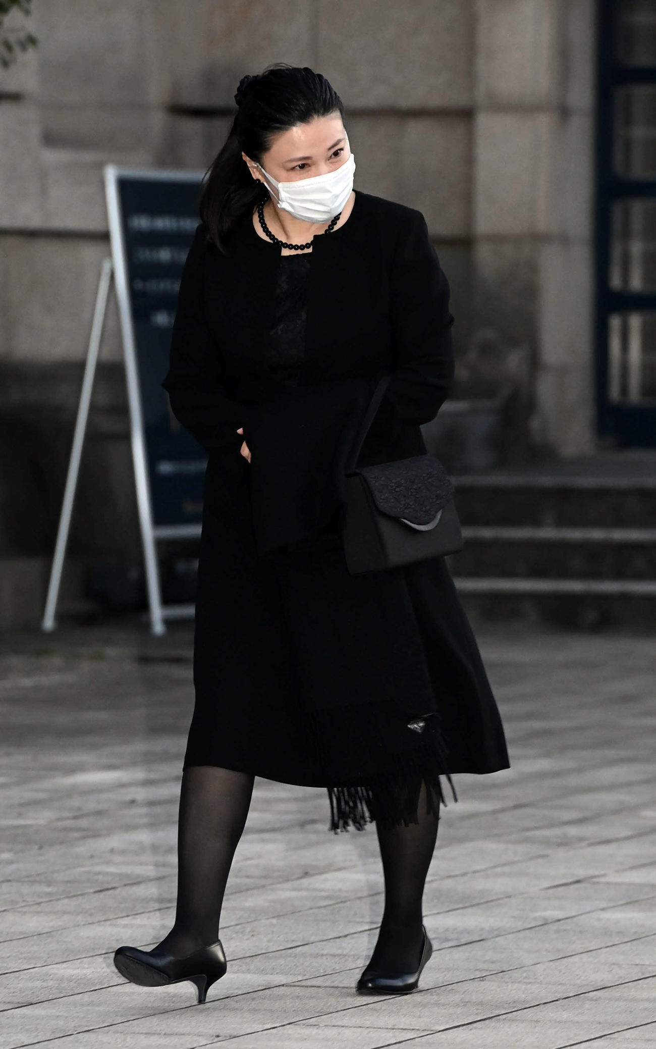 笑福亭笑瓶さんの弔問に訪れた島崎和歌子（撮影・たえ見朱実）