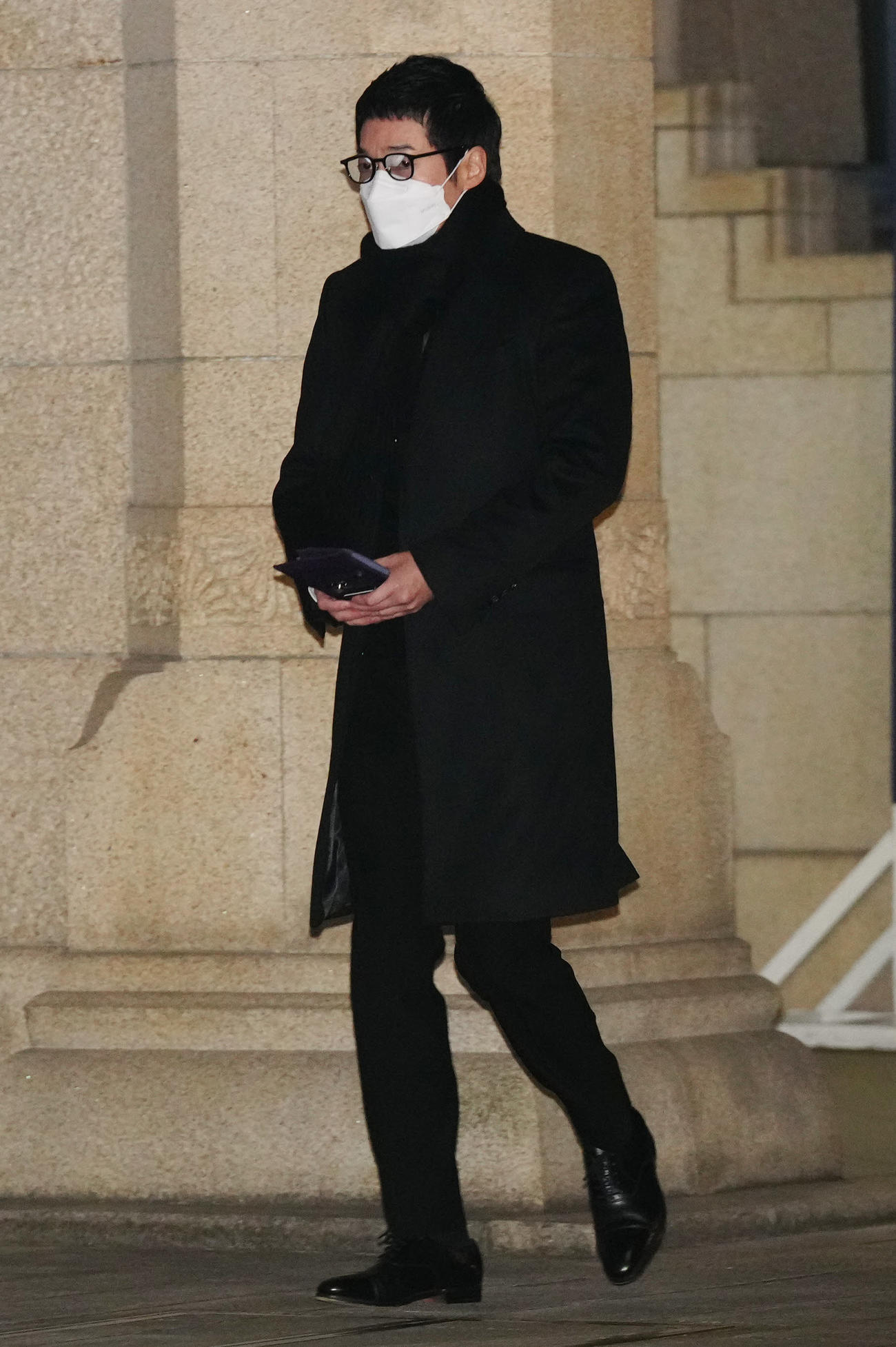 笑福亭笑瓶さんの通夜に参列する今田耕司（撮影・江口和貴）