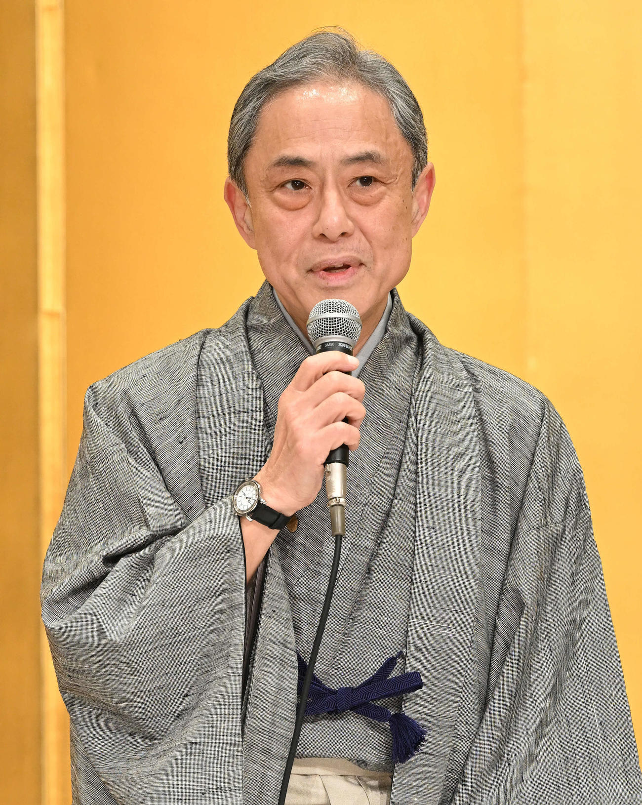 合同取材会であいさつする中村又五郎（撮影・滝沢徹郎）