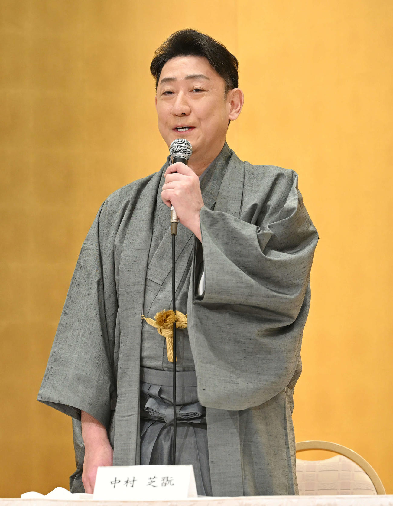 合同取材会であいさつする中村芝翫（撮影・滝沢徹郎）