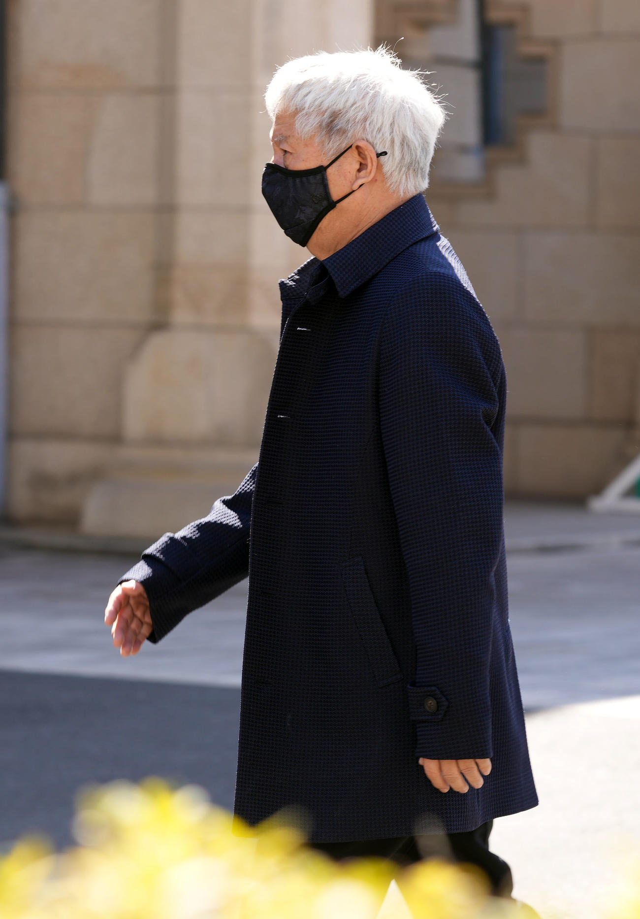笑福亭笑瓶さんの葬儀に参列する清水国明（撮影・狩俣裕三）