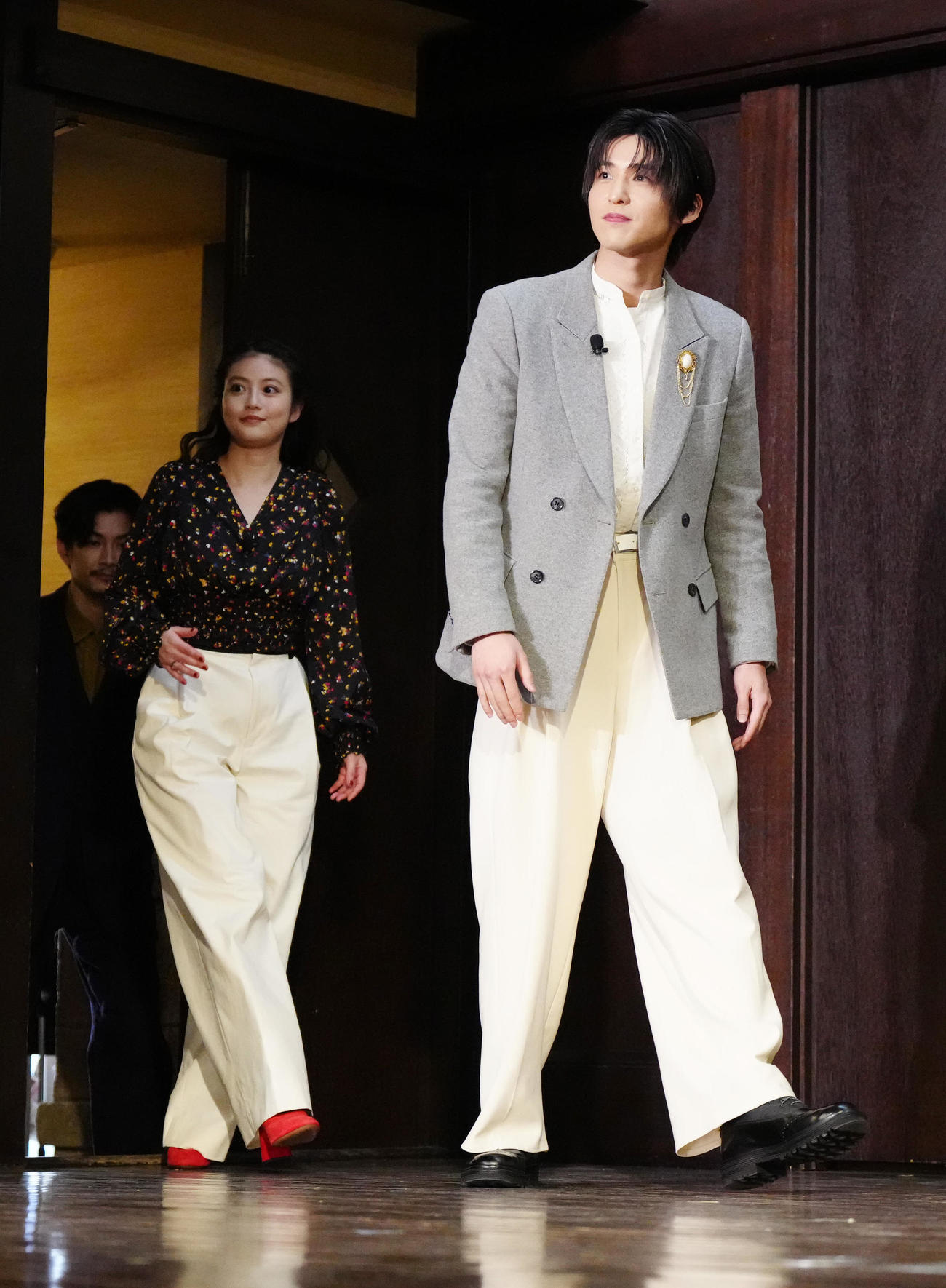 映画「わたしの幸せな結婚」の公開直前イベントに臨む目黒蓮（右）。左は今田美桜（撮影・江口和貴）