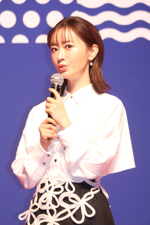 「社会福祉ヒーローズ 全国大会」であいさつする松本まりか(撮影・加藤理沙)