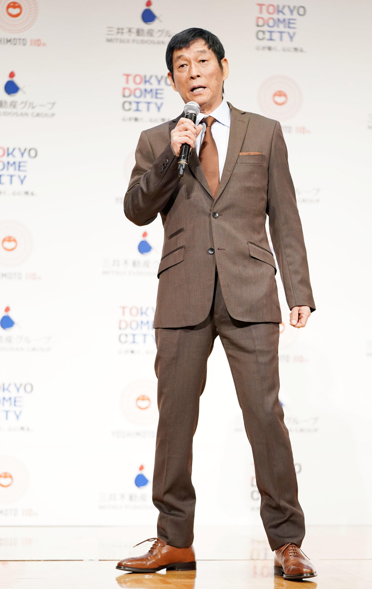新劇場概要発表会見に登壇し会場を盛り上げる明石家さんま（撮影・横山健太）