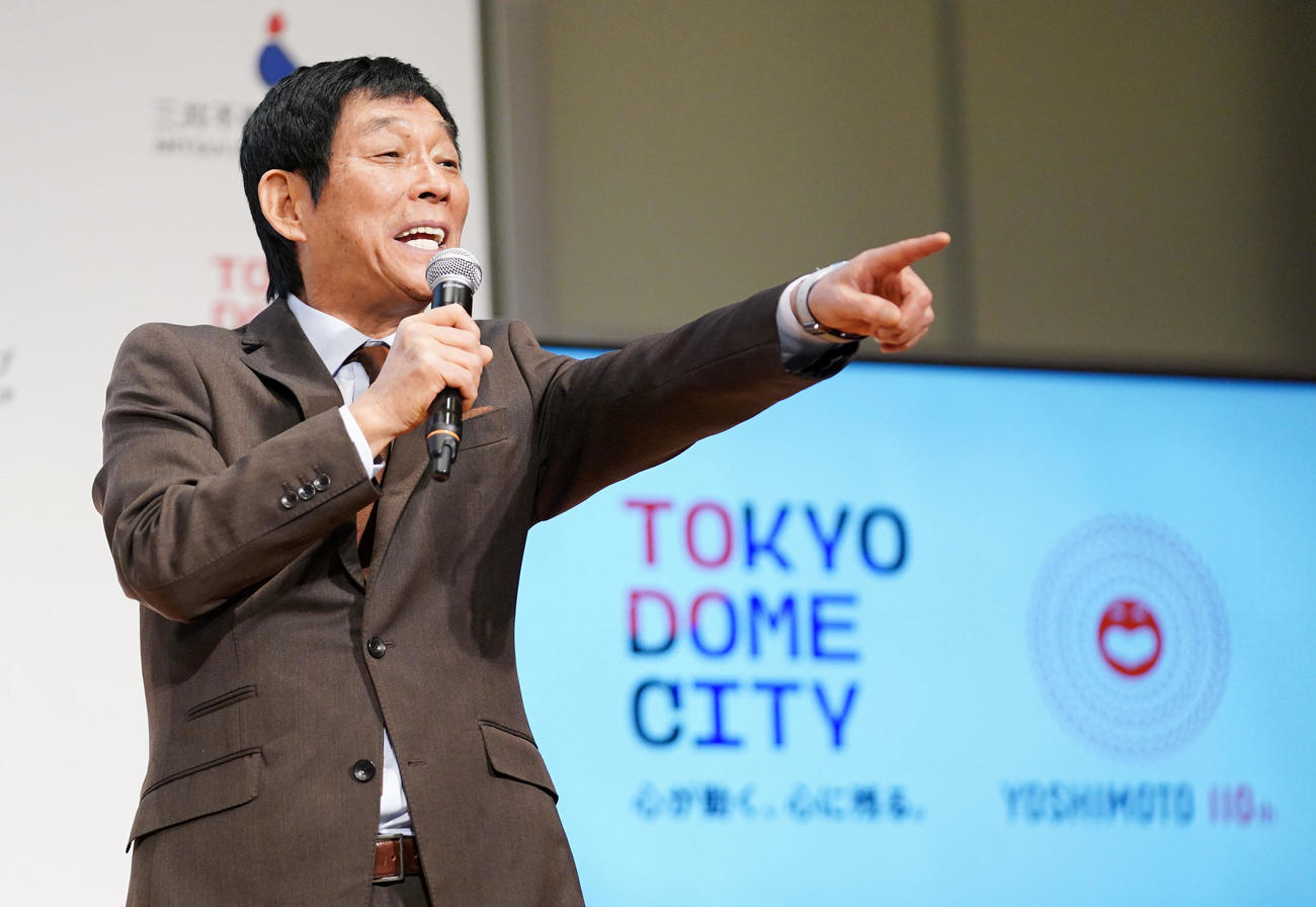 新劇場概要発表会見に登壇し会場を盛り上げる明石家さんま（撮影・横山健太）