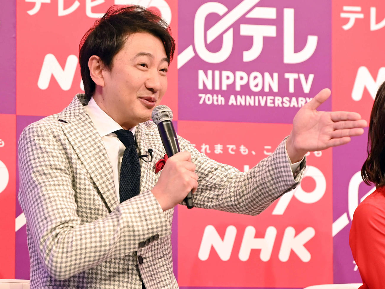 テレビ放送70周年「NHK×日テレコラボウィーク」の発表会見で記者の質問に答えるNHK青井実アナ（撮影・たえ見朱実）