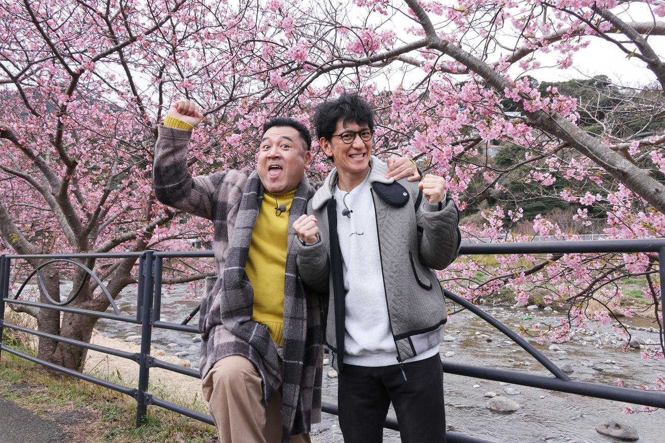 「ひらけ！パンドラの箱　アンタッチャブるTV」のMCを務めるアンタッチャブルの山崎弘也（左）と柴田英嗣（C）カンテレ