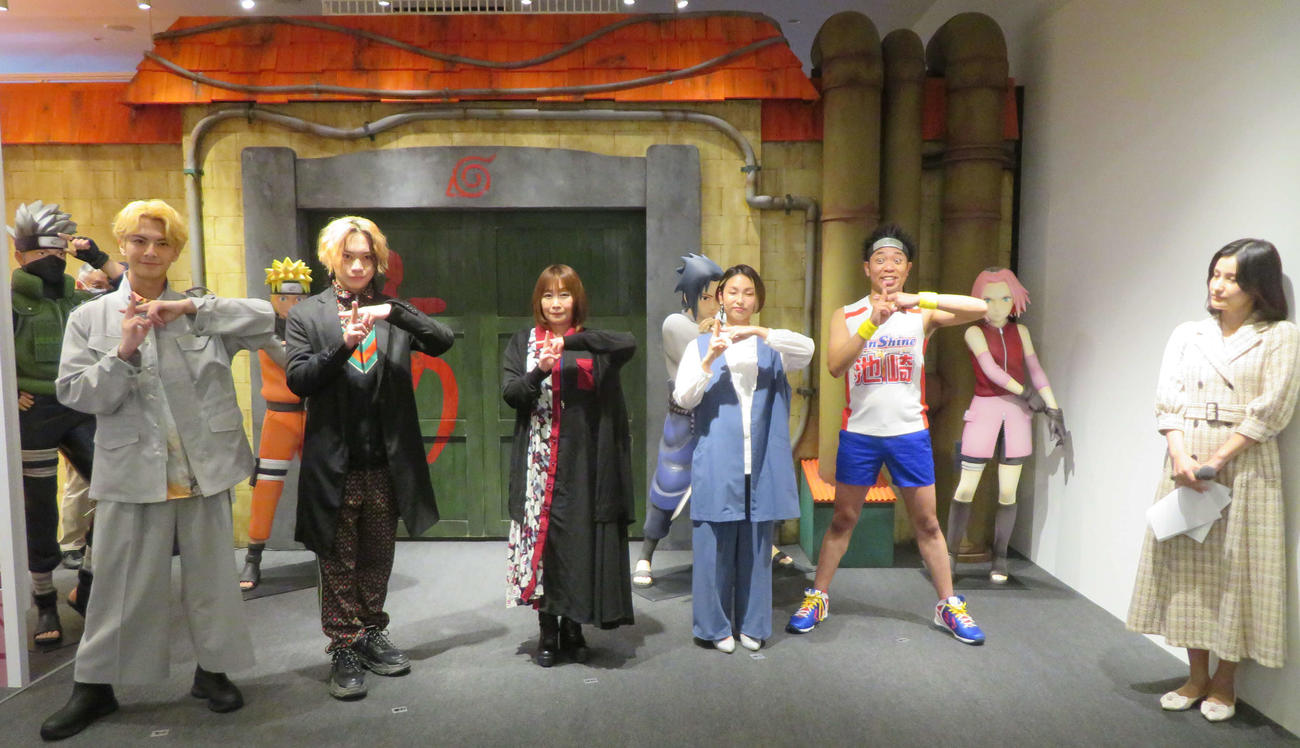 「NARUTO×BORUTO VR」店舗お披露目に参加した、左から中尾暢樹、佐藤流司、竹内順子、三瓶由布子、サンシャイン池崎、テレビ東京池谷実悠アナウンサー（撮影・村上幸将）