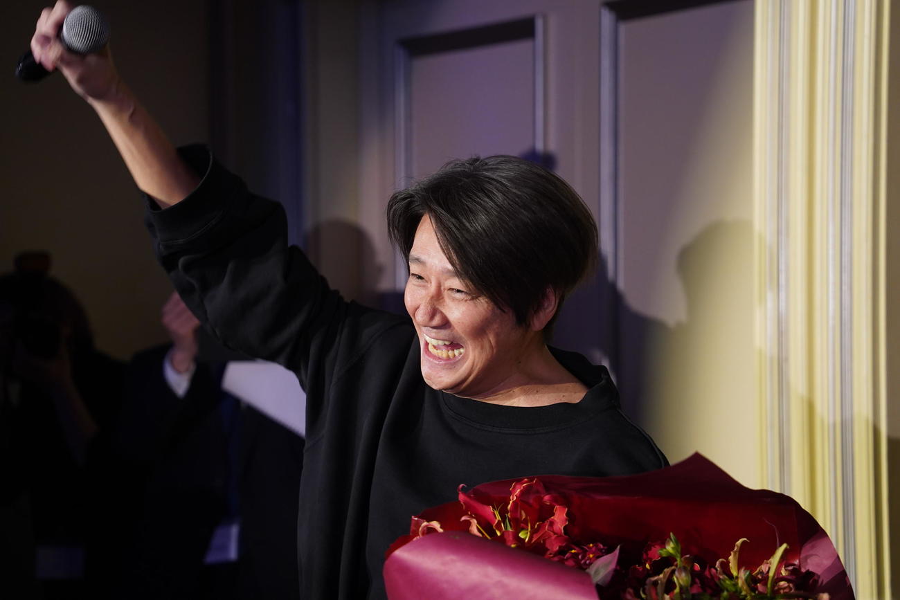 川崎麻世「還暦記念パーティー」にサプライズで登場した近藤真彦（撮影・佐藤勝亮）