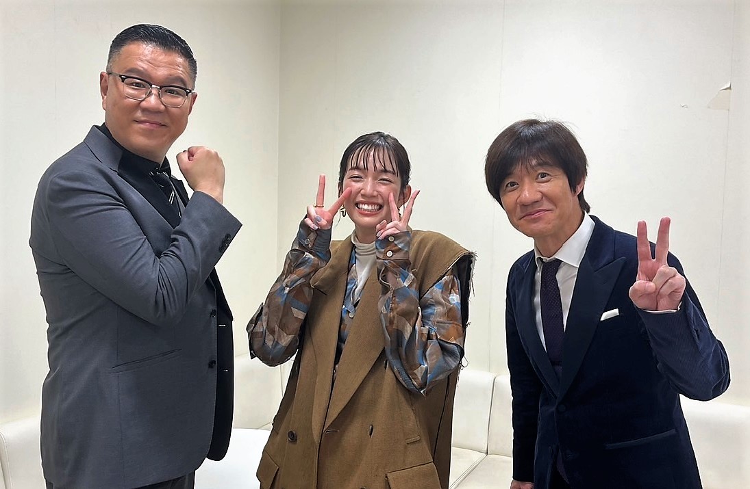 「内村と相棒」に出演する、左からシソンヌ長谷川忍、佐藤栞里、内村光良（C）フジテレビ