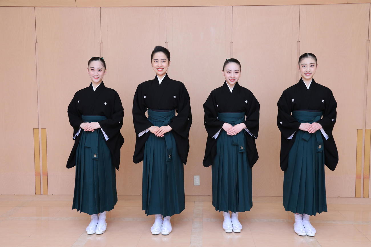 109期生の（左から）河谷杏実さん、山田早瀬さん、平澤桜さん、川島笙さん