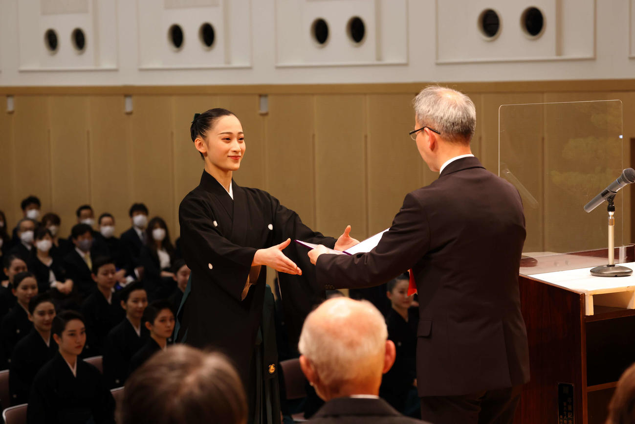 小林一三賞を受賞し、卒業生総代を務めた河谷杏実さん