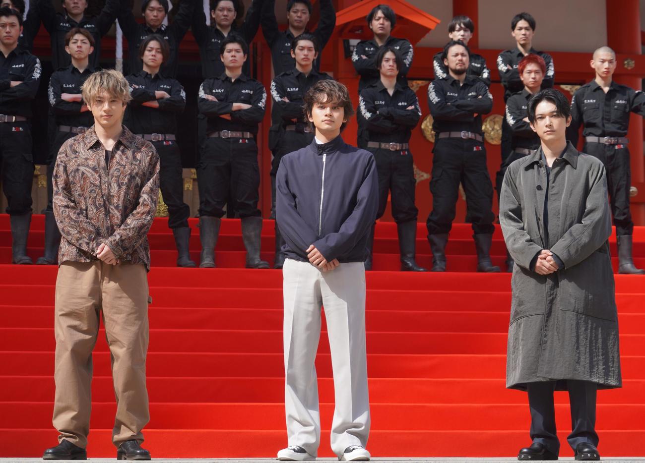映画「東京リベンジャーズ2　血のハロウィン編－運命－／－決戦－」の決起集会イベントに出席した、左から山田裕貴、北村匠海、吉沢亮（撮影・佐藤成）
