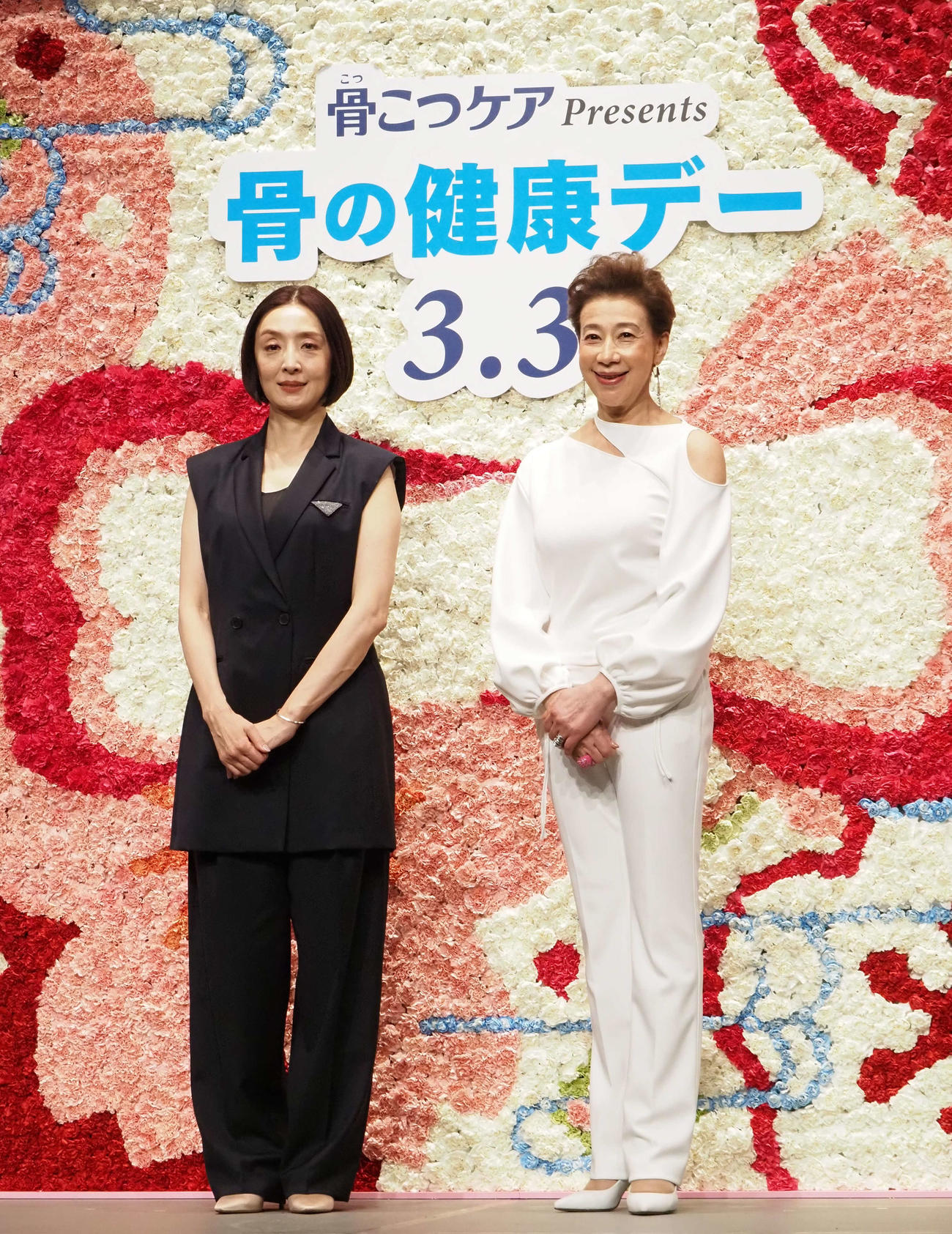 サプリメント「骨こつケア」トークイベントに出席した草刈民代（左）と前田美波里（撮影・遠藤尚子）