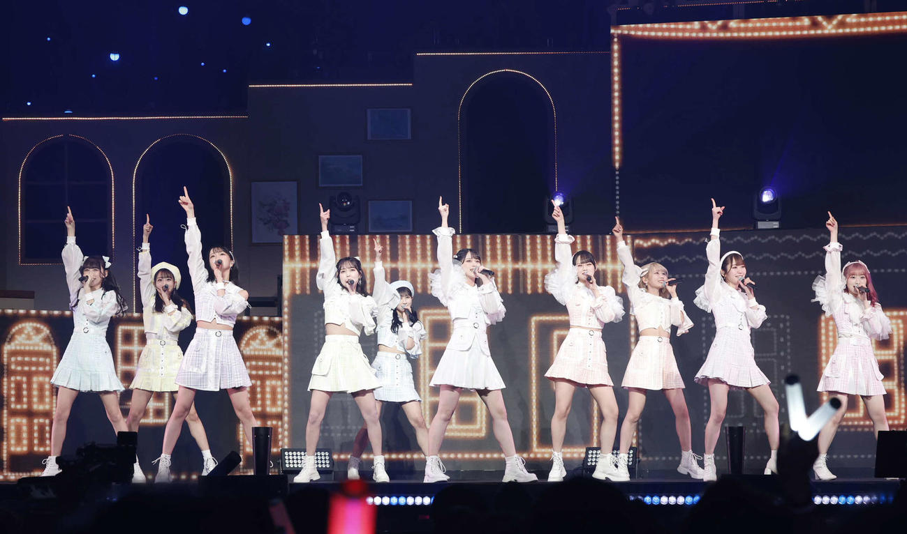 全国ツアー最終公演を行った＝LOVE